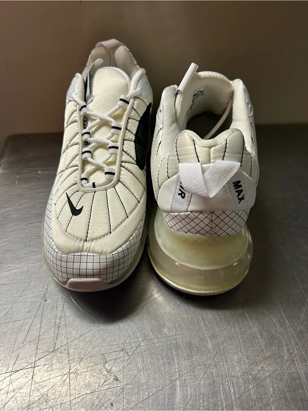 Nike Air Max 720 Size 10 Men